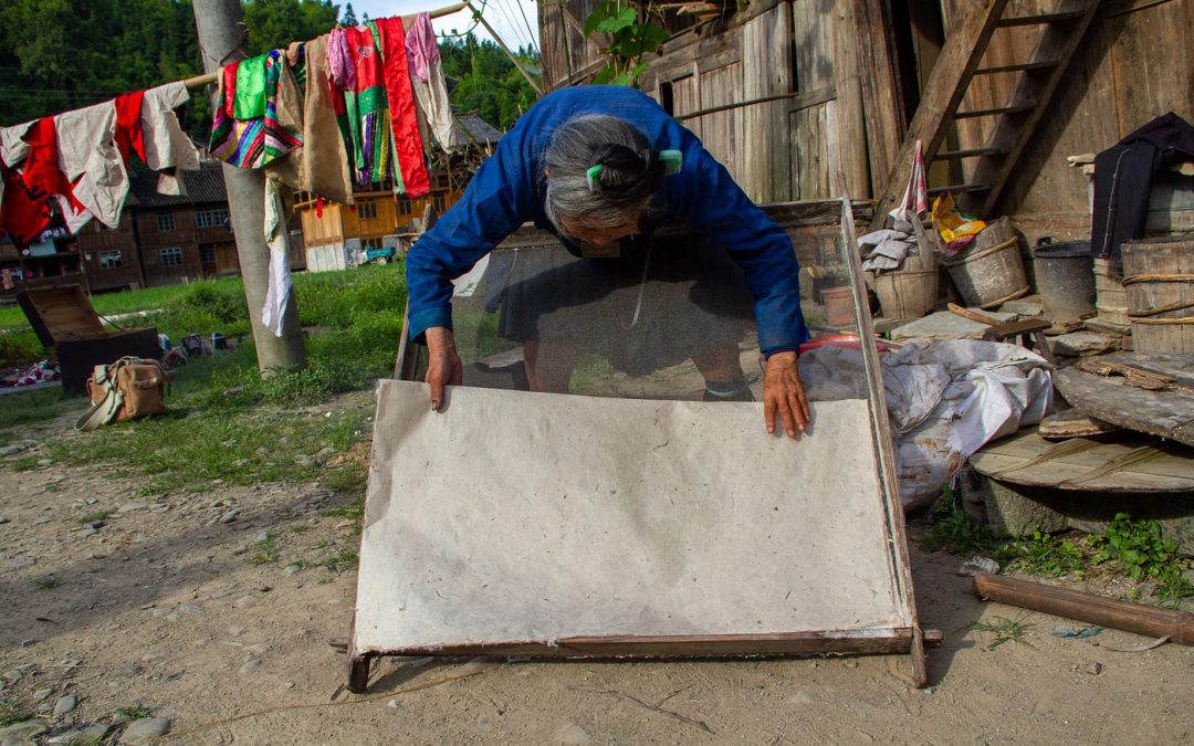 Exploring Symmetric Metric-Affine Theories of Gravity: Conditions for the Existence of a