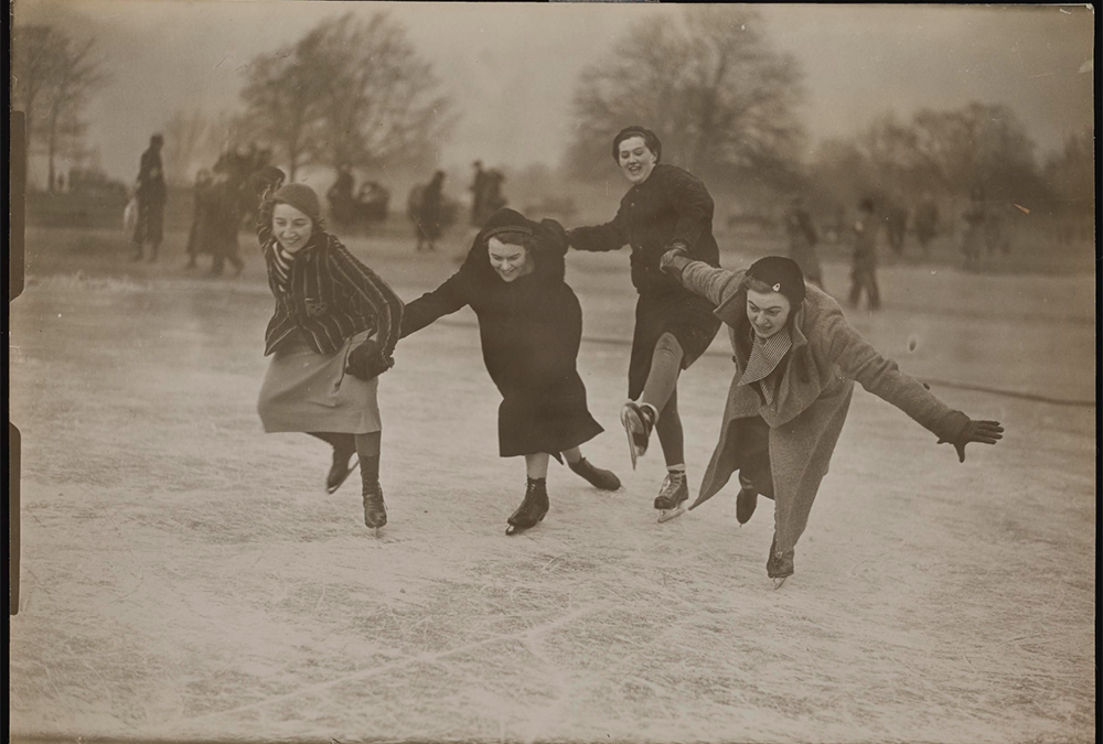 Lessons from the four tipsy skaters: Festive photos in our collection